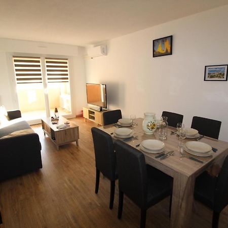 Logement Renove Avec Mobilier 2023 Apartment Avignon Exterior photo
