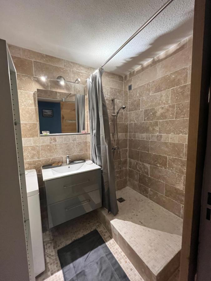 Logement Renove Avec Mobilier 2023 Apartment Avignon Exterior photo