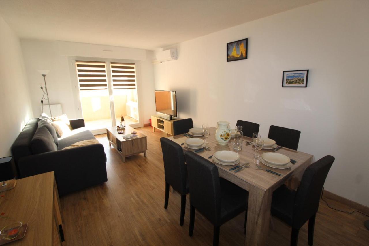 Logement Renove Avec Mobilier 2023 Apartment Avignon Exterior photo