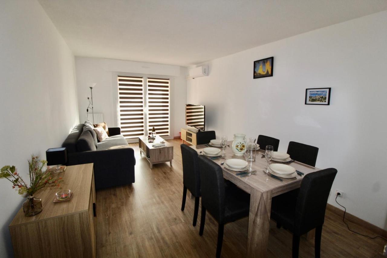 Logement Renove Avec Mobilier 2023 Apartment Avignon Exterior photo